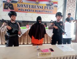 Konfrensi Pres Kasus Pengeroyokan Pedagang Bahan Bangunan Idris Sanur