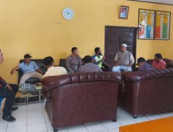 Kapolsek Tapung Hilir Gelar Jum’at Curhat Bersama Pemdes Kijang Jaya dan Tokoh Pemuda di Pos Karang Taruna