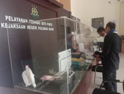 Masri Malay di Dampingi Dua Pengacaranya Melapor ke Kejaksaan Negri Pasbar, terkait Adanya Dugaan Penipuan
