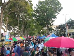 Pasar Pabukoan Belakang Balok kota Bukittinggi di Penuhi Penikmat Kuliner