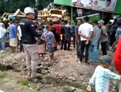 Lagi-Lagi Rem Blong, Truk Tabrak Beberapa  Kendaraan dan Pejalan Kaki  di Padang Panjang