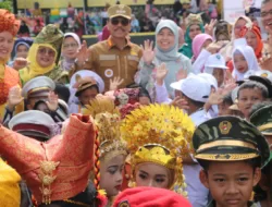 Bupati Safaruddin Buka “Pawai Arak Iriang Adat Salingka Nagari”, Masyarakat Situjuah Batua Tumpah Ruah