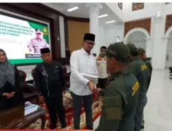 Walikota Erman Safar Evaluasi Kinerja dan Serahkan Honorarium Untuk 240 Linmas
