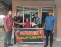 Giliran, Satintelkam Polres Kampar Bagi-bagi Sembako kepada Warga di Batu Belah