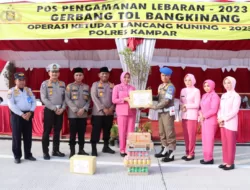 Kapolres Kampar Tinjau Pospam Ops Ketupat Lancang Kuning 2023 di Lapangan Merdeka dan Gerbang Tol Bangkinang.