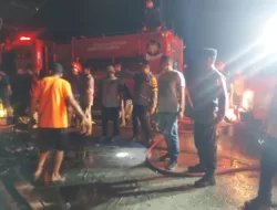 Kebakaran Hebat Terjadi Pasir Sialang, 2 Rumah Petak, 3 Ruko dan Rumah Kayu Hangus Terbakar
