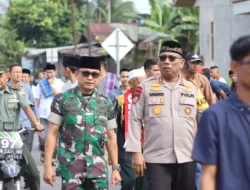 Pererat Sinergitas TNI-POLRI, Polres Kampar dan Kodim 0313/KPR melakukan pengamanan raya Enam di desa Muara Uwai