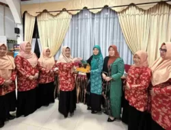 Kenalkan Kerajinan Lima Puluh Kota, Nevi Safaruddin dan Fat Widya Terima Kunjungan DWP Kabupaten Bener Meriah