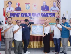 Yusi Firdaus Dapat Penghargaan Dari KONI Kampar