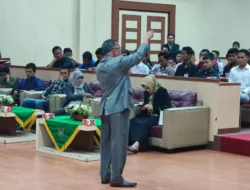 Wahyudi El Panggabean Trainer Berlisensi BNSP Berikan Materi Public Speaking di UIR