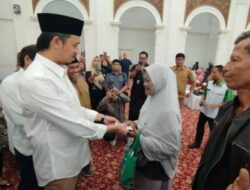 Pemko Bukittinggi & Baznas Salurkan Zakat