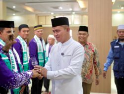 Bupati Solok Lepas Keberangkatan Calon Jamaah Haji Kloter 13 Tahun 1446 H/2025 M