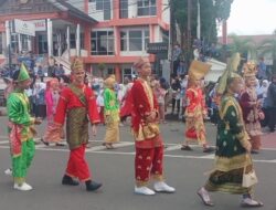 Keanekaragaman Budaya indonesia meriahkan Pawai Budaya APEKSI 2025 Kota Bukittinggi