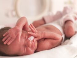 5 Cara Merawat Kulit Bayi Prematur yang Wajib Diketahui Bunda