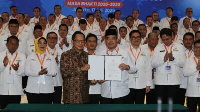 Mendagri Tito Karnavian Lantik Bupati Solok Jon Firman Pandu sebagai Wakil Ketua Umum APKASI