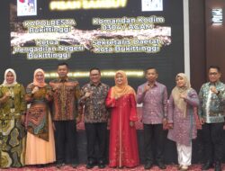 Walikota Bukittinggi Apresiasi 4 Pejabat yang Pindah Tugas Dan Berikan Penghargaan
