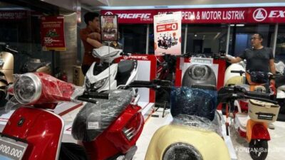 Penjualan Motor Listrik Menurun, Produsen Kurangi Produksi