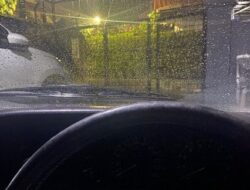 Bercak Air di Kaca Mobil Tak Hilang? Ini Cara Ampuhnya