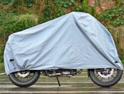 Mengapa Motor Jarang Digunakan Tetap Perlu Ganti Oli Berkala