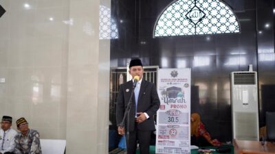 Bupati Solok Lepas Mahasiswa ke Timur Tengah dan Serahkan Reward Umroh ASN Terbaik