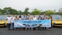Aletra Serahkan Unit L8 EV ke Jusuf Hamka