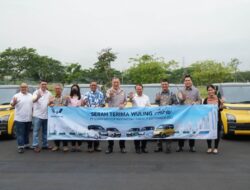 Aletra Serahkan Unit L8 EV ke Jusuf Hamka
