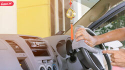 Sering Tak ke Bengkel? Ini Tips Merawat Mobil di Rumah dengan Mudah