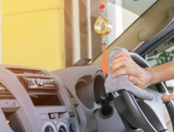 Sering Tak ke Bengkel? Ini Tips Merawat Mobil di Rumah dengan Mudah