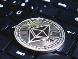 Ether Pecahkan Rekor, Bitcoin Justru Tergelincir