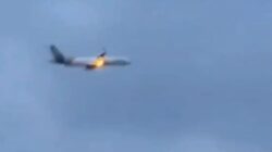 Mesin Kebakaran, Pesawat Condor Darurat Mendarat di Italia