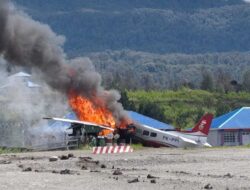Pesawat Terbakar di Puncak Papua Dievakuasi, KNKT Selidiki Penyebabnya