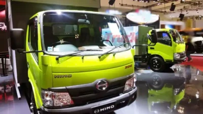 Hino Jadikan Truk 300 Seri Sebagai Materi Pembelajaran di SMKN 2 Tangerang