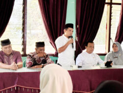 Wakil Bupati Solok Serahkan Bantuan makan Balita Bersama Anggota DPD-RI Muslim Yatim