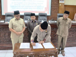 Pemko dan DPRD Bukittinggi Tandatangani Nota Perubahan APBD 2025 dan Ranperda Hak Keuangan DPRD
