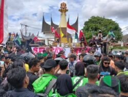 Solidaritas Ojol: Polisi Bukittinggi Disebut Begal Jalanan, DPR Diminta Dibubarkan