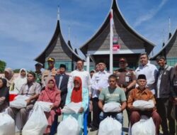 Beras Kuriak Kusuik hingga Susu Anlene, Begini Isi Paket Sembako Rp320 Juta untuk Warga Bukittinggi