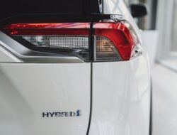 Berapa Lama Baterai Mobil Hybrid Bertahan? Ini Jawabannya