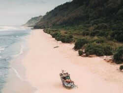7 Pantai Tersembunyi di Uluwatu yang Paling Menakjubkan, Surga Rahasia Petualang