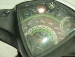 Speedometer Retak? Cukup Pakai Oli dan Pasta Gigi!