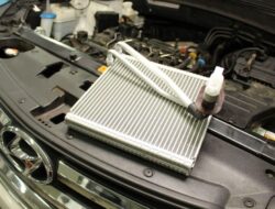 Benarkah Pembersihan AC Mobil dengan Busa Berbahaya?