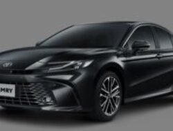 Toyota Camry Bensin Hadir dengan Tampilan dan Fitur Baru, Cek Spesifikasi dan Harganya
