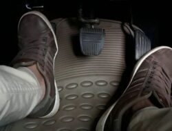 Kampas Kopling Mobil Cepat Habis? Ini Tanda Kerusakan!