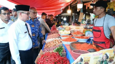 Wawako Ibnu Asis Bersama TPID Tinjau Harga Pasar untuk Kendalikan Inflasi di Bukittinggi
