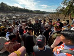 Bersama Rombongan, Ketua DPRD Agam Tinjau Lokasi Pasca Banjir Bandang di Nagari Salareh Aia Timur