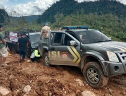 Polresta Bukittinggi dan Komunitas Travel Family Salurkan Bantuan Sembako untuk Warga Terdampak Banjir di Nagari Pagadih