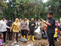 Wabup Solok Dampingi Anggota DPR RI Komisi V Zigo Rolanda Tinjau Lokasi Bencana