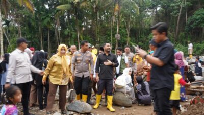 Wabup Solok Dampingi Anggota DPR RI Komisi V Zigo Rolanda Tinjau Lokasi Bencana
