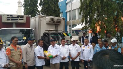 Ketum APKASI Serahkan Bantuan ke Korban Bencana Hidrometeorologi di Kabupaten Solok