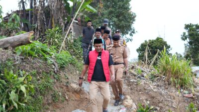 Bupati Solok Serahkan Bantuan Rumah Layak Huni di Alahan Panjang  ‎