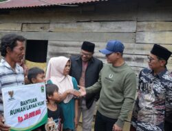 Bupati Solok Serahkan Bantuan Rumah Layak Huni di Nagari Simpang Tanjung Nan Ampek
